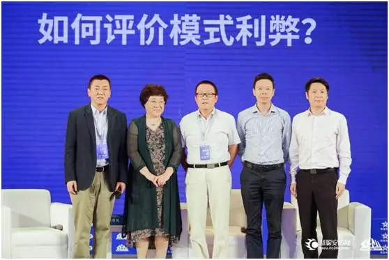 “專注安全、不止于安防，多應用場景下安防企業的發展策略”論壇參與嘉賓合影.webp.jpg